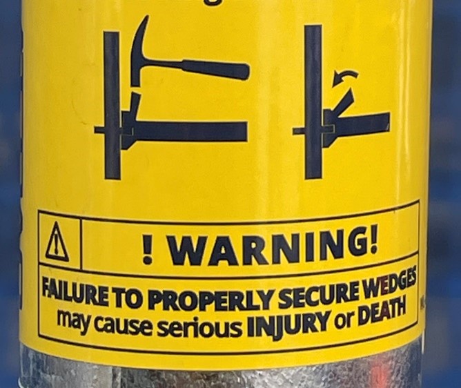 Figure 7 – Warning sticker provided by a manufacturer of ring lock scaffolding