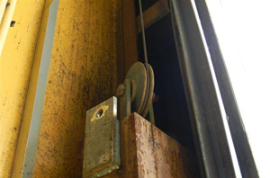 Photo 2 - The wire rope mechanism connected to a counterweight