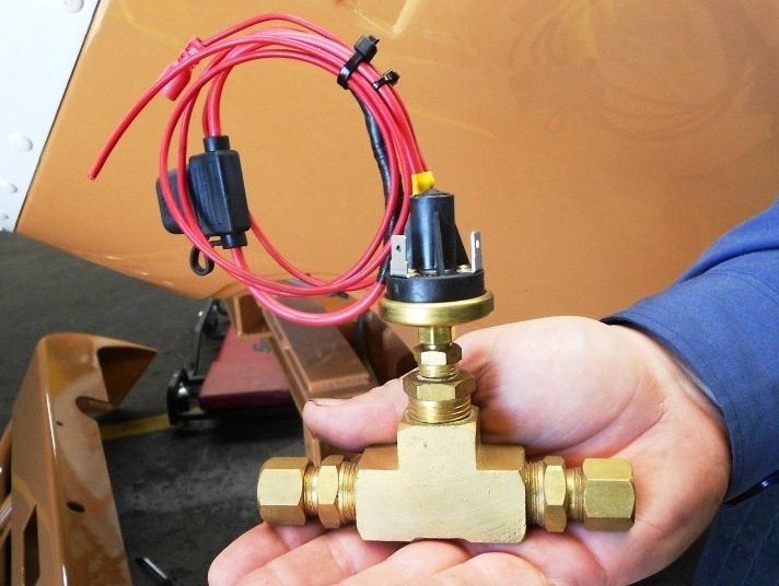 Figure 1: The equipment used for the handbrake alarm was retro-fitted, which consisted of a hobbs switch (electric air fitting) and airline t-piece.
